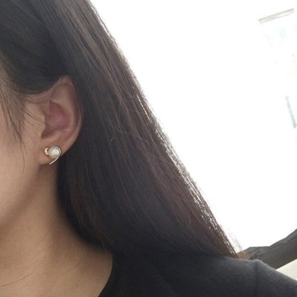 Pearl of Heart Stud Earrings - Picture 4 of 6